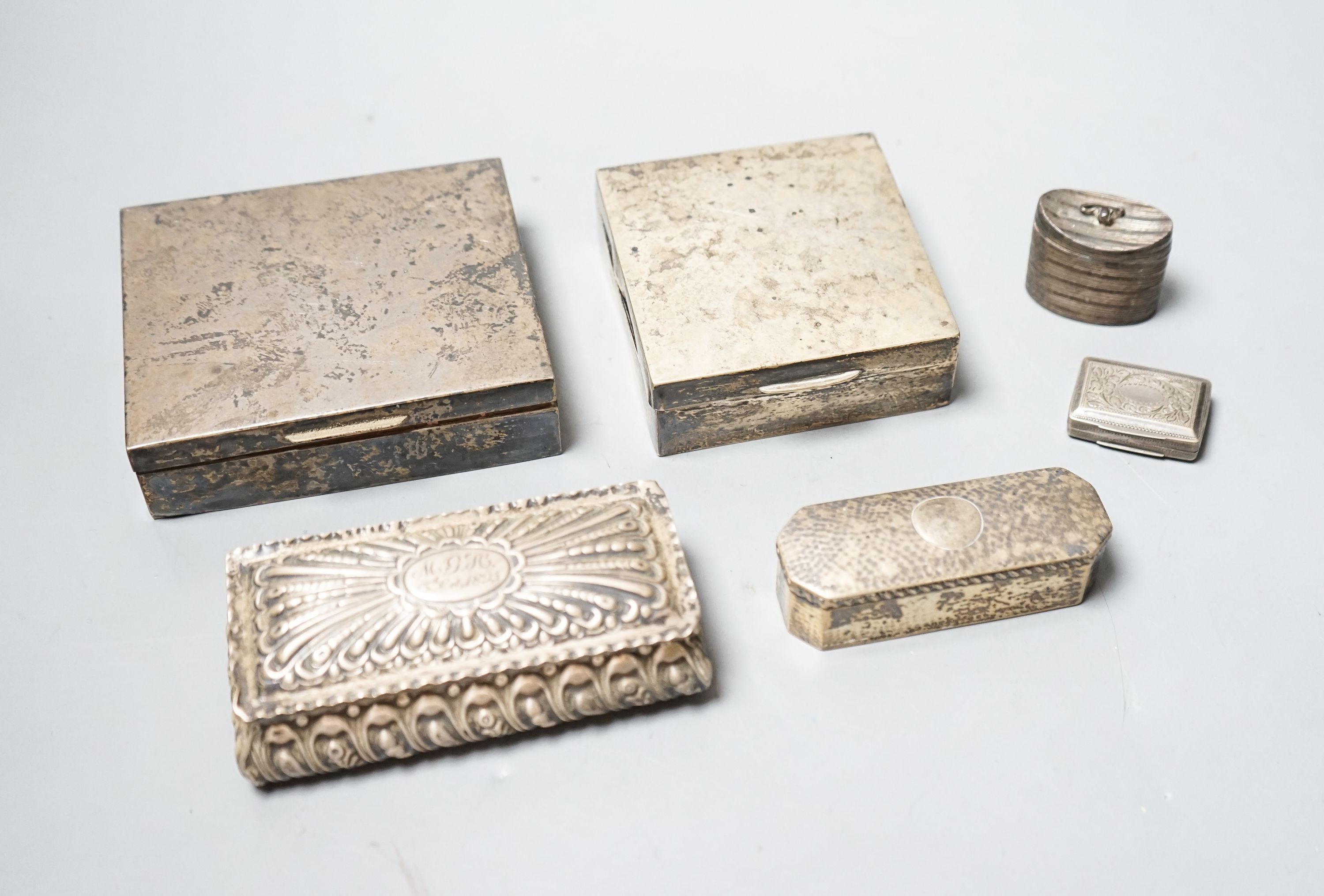 A George IV silver vinaigrette (lacking grille), Birmingham, 1825, 33mm, a Dutch white metal snuff box, and four other silver boxes.